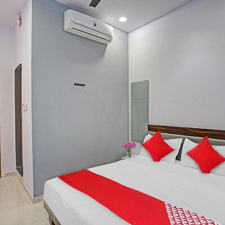Hotel O Sky View Surat Exterior photo