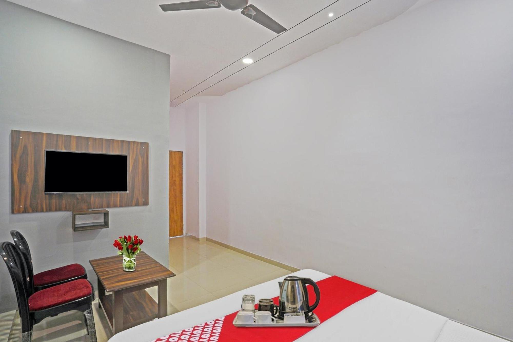 Hotel O Sky View Surat Exterior photo